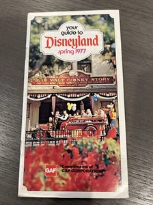 Your guide to Disneyland primavera 1977 con cumplidos de la tienda Walt Disney GAF - Imagen 1 de 6