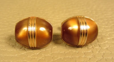 Vintage Brown Lucite Stranded Yellow Gold Plated Cuff Links  - Image 1 of 2
