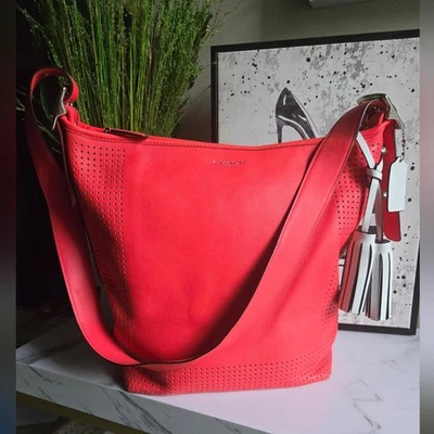 Bolso Hobo Mensajero Coach Legacy Cuero Perforado Rojo Foto 1 de 4