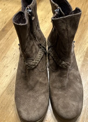 Botines de gamuza Teva Delavina con cremallera 1008024 talla 7,5 usados en excelente estado Foto 1 de 4