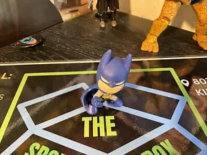 Funko Mystery Mini DC Comics Series 2 - BATMAN (Blue Suit) Vinyl Figure - Picture 1 of 6