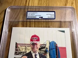 Joe Biden signed Photo wearing Trump Hat, US President, PSA/DNA certified - Bild 1 von 3