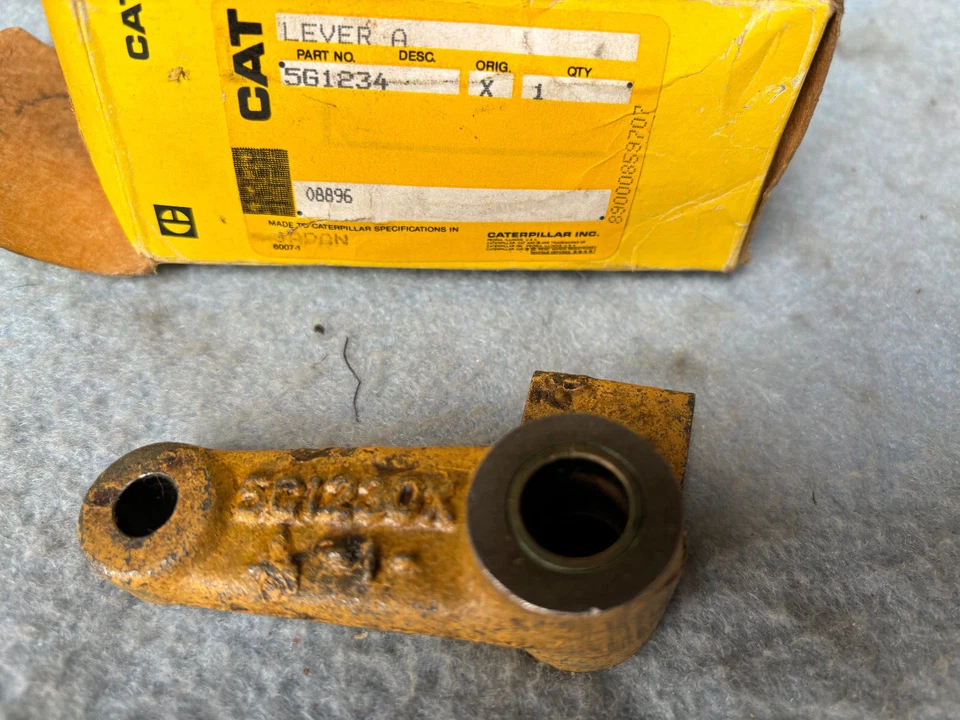 CAT LEVER Pt# 5G-1234 CATERPILLAR 931B, 931C, D3, D3C II Track Loader OEM NOS - Image 1 of 1