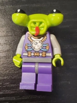 LEGO GREEN MANTIS SPACE ALIEN - Image 1 of 2