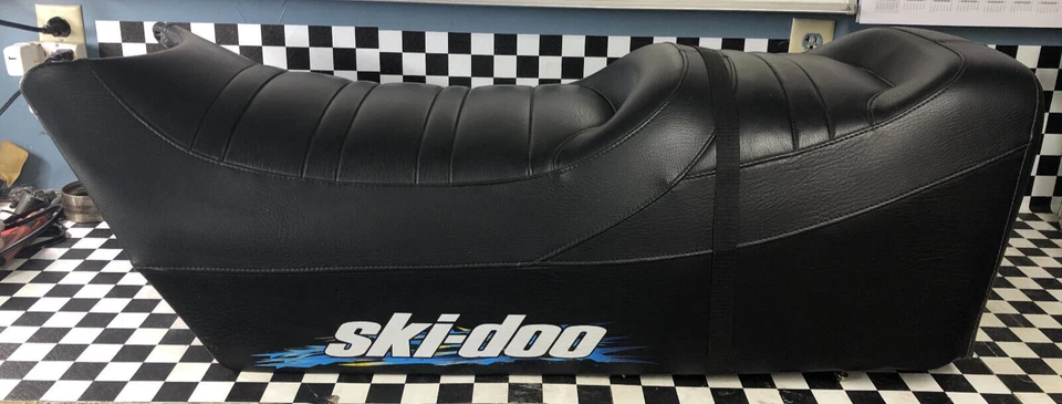 Ski-Doo Grand Touring 700 1998 OEM negro 2 asientos 600 800 1999 ck3 2000 Foto 1 de 4