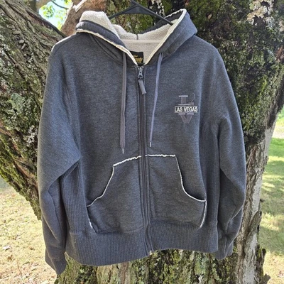 Chaqueta con Capucha Forrada Sherpa De Colección Renegade Club LAS VEGAS Para Mujer Talla Grande Foto 1 de 4