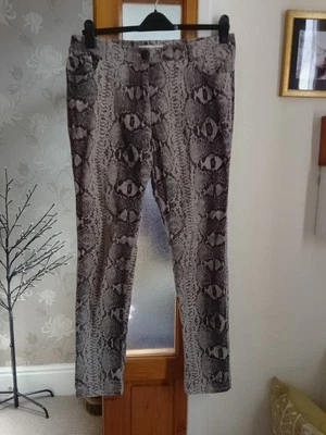 SKINNY JEANS ANIMAL PRINT SIZE 16. - Image 1 of 4