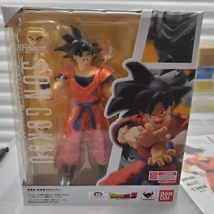 S.H.Figuarts Dragonball Z Son Goku Un Saiyajin Criado en la Tierra y Polo de Poder - Imagen 1 de 3