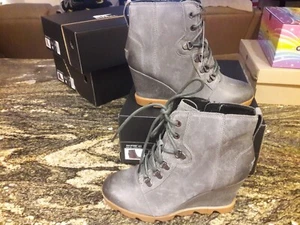 NEW $240 Womens Sorel Joan Uptown Lace Waterproof Boots, size 9.5 shoes - Picture 1 of 3