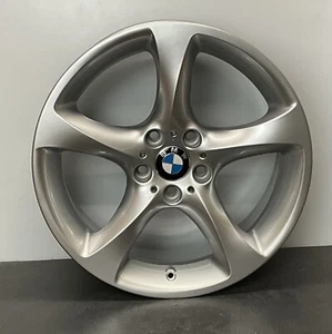 Llanta de aleación de rueda delantera BMW E90 E91 E92 E93 19" radios estrella 230 8J restaurada X1 - Imagen 1 de 4