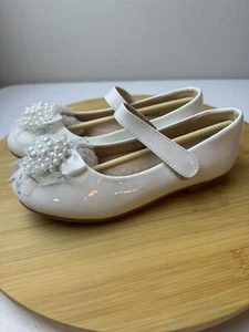 Soft Kids Shoes Girl's 1 White Flat Dress Round Toe Party Wedding Comfort NIB - Picture 1 of 11