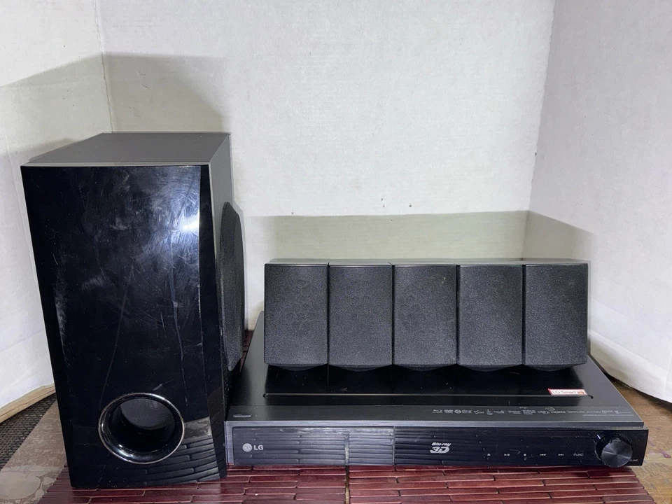 Sistema de cine en casa LG LHB336 red 3D Blu-Ray 150W probado *sin control remoto Foto 1 de 4
