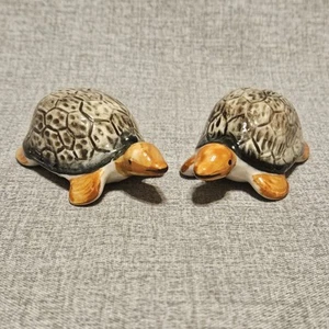 Turtle Salt And Pepper Shakers Ceramic Made In Japan - Picture 1 of 9