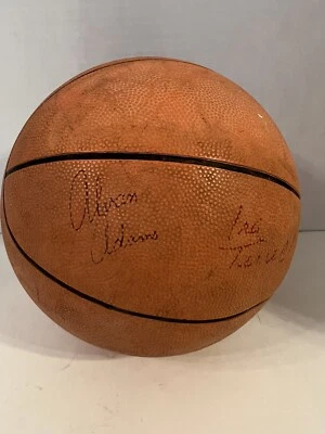 Baloncesto Alvin Adams Phoenix Suns De Colección 1975-1988 Autografiado con Multi Firma Foto 1 de 4
