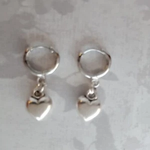 Puffed Heart Huggie Hoop Leverback Earrings Love Pretty Cute Silver tone metal - Picture 1 of 6