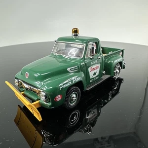 Modellino Matchbox di un tempo 1954 Ford F100 Sinclair spazzaneve scala 1:43 - Foto 1 di 13