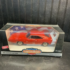 ERTL 1/18 SCALE AMERICAN MUSCLE RED/WHITE 1969 DODGE CHARGER DAYTONA - Picture 1 of 3