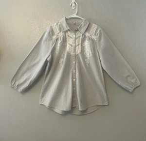 Blusa Reba azul y blanco a rayas bordada con botones talla grande - Imagen 1 de 16