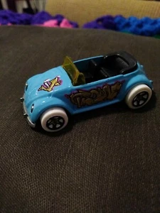HOT WHEELS VW VOLKSWAGEN BEETLE CONVERTIBLE BLUE w Black interior - Picture 1 of 7