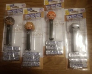 KOMPLETT! 4 Potter Pez Spender KONVOLUT! Mit Mystery Pez! BONUS VOLDEMORT! Neu im Karton - Bild 1 von 23