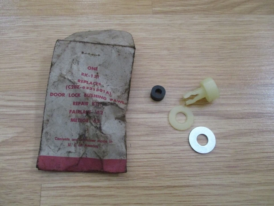 Bucha de maçaneta de trava de porta NOS Ford 1962 Ford Fairlane Mercury Meteor C2OZ-6221801-A - Imagem 1 de 1