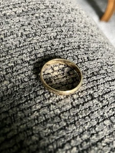 Anello a fascia in oro giallo 10 kt 2,57 grammi misura 9,75 - Foto 1 di 3