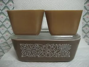 Pyrex #501 & #502 WOODLAND frigorifero marrone e marrone piatto e coperchio in vetro vintage usato in ottime condizioni - Foto 1 di 9