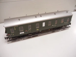 KM1 202106 Spur 1 Einheits-Abteilwagen 2./2. Klasse, Wagenkasten RAL 6007 - Picture 1 of 12