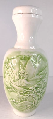 Jarrón de cerámica con tapa verde 1974 vintage con nombre escrito en la parte inferior hecho a mano Foto 1 de 4