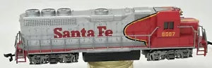 Bachmann HO GP40 Locomotive, Santa Fe #6067 Runs, light works. - Picture 1 of 5