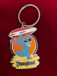 Disneyland Resort Stitch Surfbrett Emaille Schlüsselanhänger bedruckt MARY 3,6" lang - Bild 1 von 5