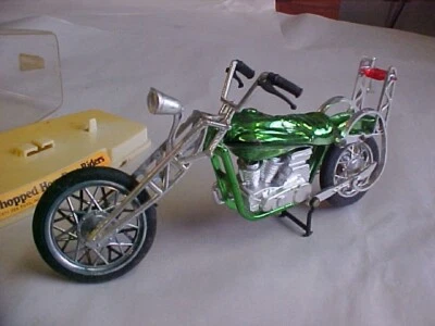 Motocicleta Zee Toys Chopper Ezee Riders 1971 verde en estuche Foto 1 de 4