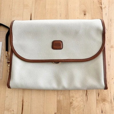 Bolso de aseo de viajero triple pliegue BRIC'S Italia Firenze sobre la puerta color crema Foto 1 de 4