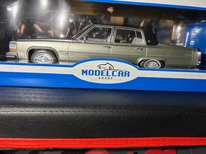 1/18 MCG - 1982 CADILLAC FLEETWOOD BROUGHAM - GREY METALLIC - Picture 1 of 24