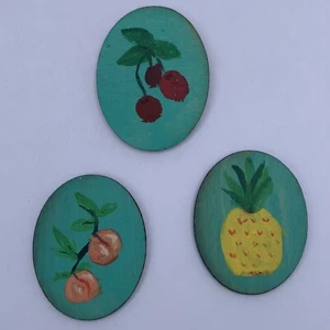 3 placas de arte de pared en miniatura pintadas a mano cerezas melocotones piña escala 1:12 - Imagen 1 de 5