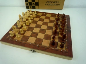 JUEGO DE AJEDREZ DE MADERA PLEGABLE 3 EN 1, DAMAS Y BACKGAMMON CON PIEZAS 24X24cm - Imagen 1 de 12