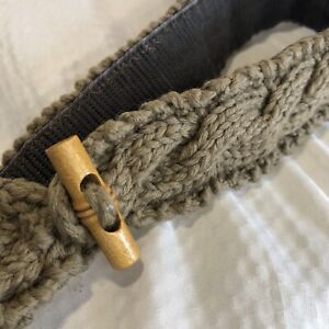 Vtg taupe /tan Knit Waist Belt on elastic with wood bead closure  32” stretchy