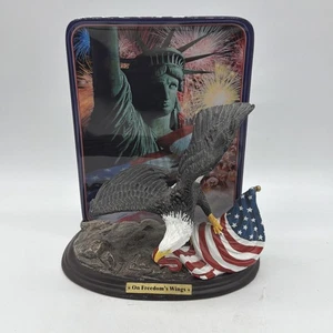 Expositor de plástico con placa "On Freedom's Wings", de The Bradford Exchange Limited - Imagen 1 de 10