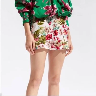 Zara Mujer Talla S Blanco/Rojo/Verde Cintura Alta Floral Corto Foto 1 de 4