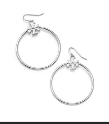 Nuevos Auténticos Pendientes de Aro Tory Burch APILADOS CON Logo en T en Plata en Tarjeta TB Foto 1 de 4