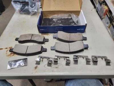 NEW Detroit Axle Front Brake Pads for 2006-2009 Chevrolet Trailblazer - Image 1 of 2