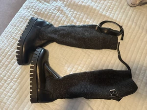 $590 Botas Spaziomoda Italia Cuero Negro Tejido Metálico Eje IT 40 US 9 NUEVAS SIN CAJA - Imagen 1 de 9