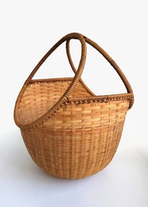 Cesta de recolección única vintage de mimbre con mango de bambú, costura - Imagen 1 de 7