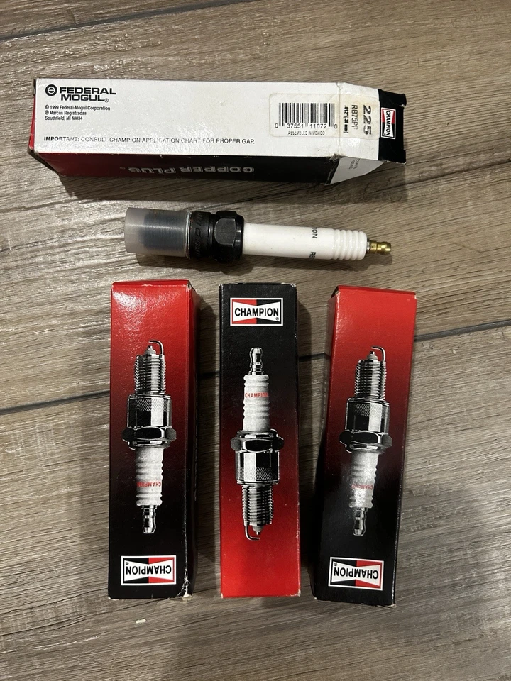 CHAMPION 225 RB75PP SPARK PLUGS 4 PACK New In Boxes - Image 1 of 1