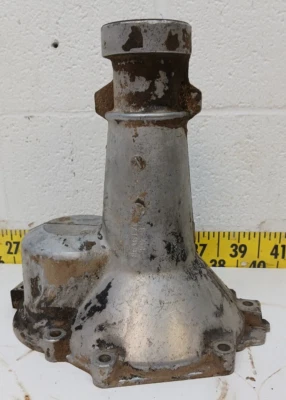 Carcasa de transmisión trasera usada OEM 8616170-FD-3 1957-58 Oldsmobile (SVM160) Foto 1 de 4