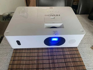 Hitachi 5000 Lumens - WUXGA 3LCD Projector with Remote - CP WU5500 - Picture 1 of 4