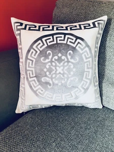 Greek Key Border geometric White & Grey Circle 18"Decorative Pillow Throw Cover - Picture 1 of 2