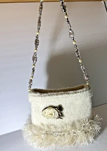 Handgefertigte Handtasche aus Wollfilz mit Perlengriffen. Top gebrauchter Zustand. Creme - Bild 1 von 12