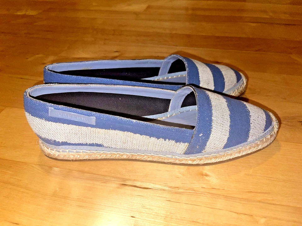 BURBERRY 双色绘画条纹草编鞋,尺寸 40 RRP,300 美元 — 第 1/4 张图片