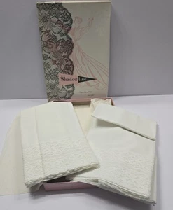 Vintage White Pillow Cases Set of 2 With Shadowline Box - Picture 1 of 8